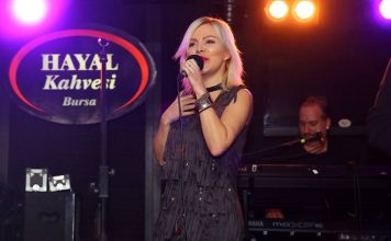 Ömür Gedik hayvanlar için sahnede!